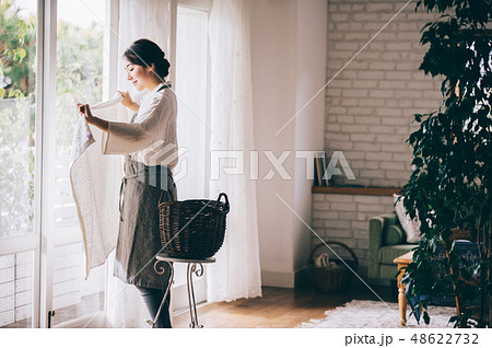 女性 ライフスタイル 洗濯 女性 ライフスタイル 洗濯 48622732