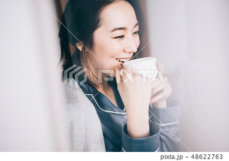 女性　ライフスタイル　ティータイム 48622763