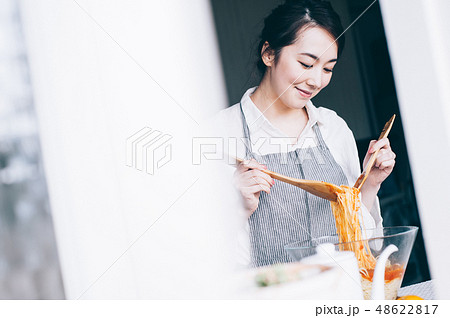 女性 ライフスタイル 料理 女性 ライフスタイル 料理 48622817