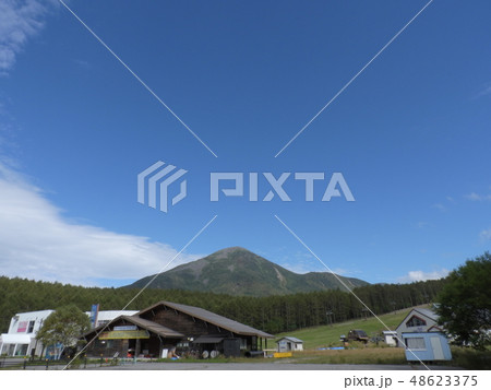 しらかば2in1スキー場と蓼科山 ( 2018年9月秋 長野県北佐久郡立科町 ) しらかば2in1スキー場と蓼科山 ( 2018年9月秋 長野県北佐久郡立科町 ) 48623375