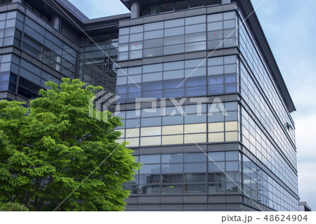 新緑とビル＿街並み、松江市 48624904