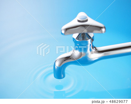 水道-蛇口の水滴 水道-蛇口の水滴 48629077