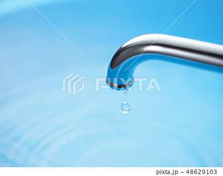 水道-蛇口の水滴 水道-蛇口の水滴 48629103