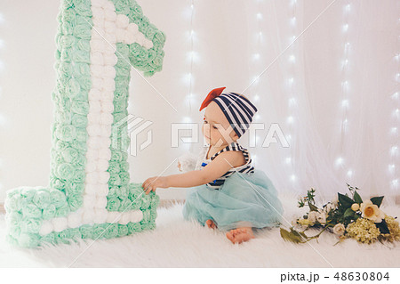 girl child mother sitting on the floor 48630804