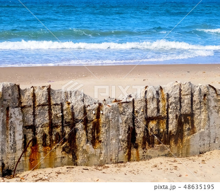 Reinforced concrete structure on the beach, 48635195