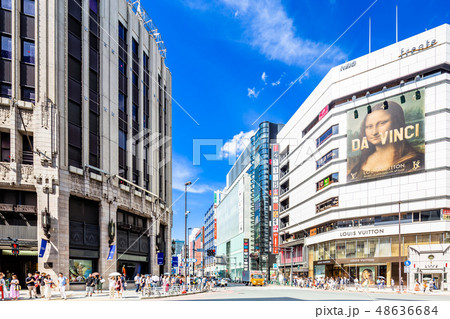 東京　新宿三丁目交差点の風景 48636684