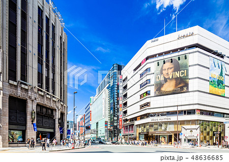 東京　新宿三丁目交差点の風景 48636685