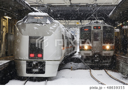 冬の上越線高崎口の651系・211系 冬の上越線高崎口の651系・211系 48639355