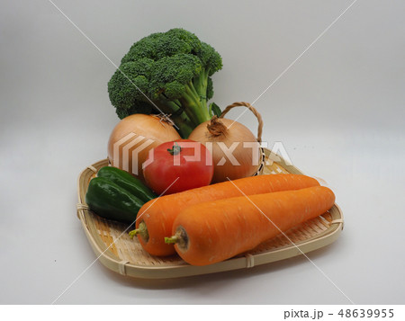 野菜(たまねぎ&ニンジン&トマト&ピーマン&ブロッコリー) 野菜(たまねぎ&ニンジン&トマト&ピーマン&ブロッコリー) 48639955