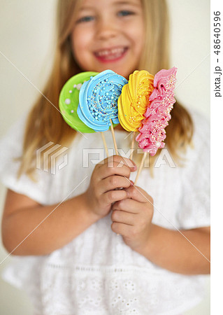 Cute little girl with candies pop Cute little girl with candies pop 48640596