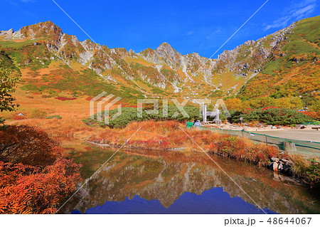 【長野県】千畳敷カールの逆さ紅葉宝剣岳 48644067