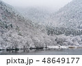雪の降る湖畔 48649177