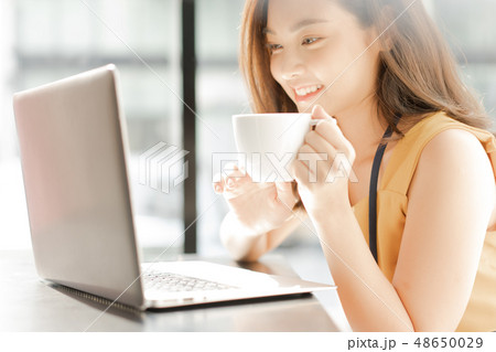 女性 ビジネスウーマン 女性 ビジネスウーマン 48650029