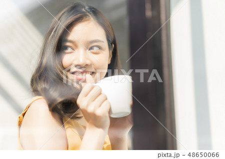 女性 ライフスタイル ティータイム 女性 ライフスタイル ティータイム 48650066
