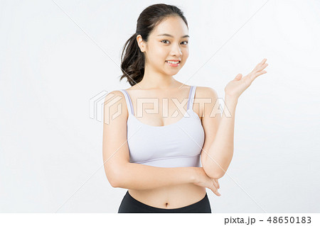 女性　スポーツウェア 48650183