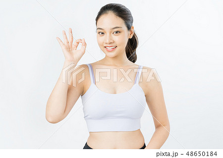 女性　スポーツウェア 48650184