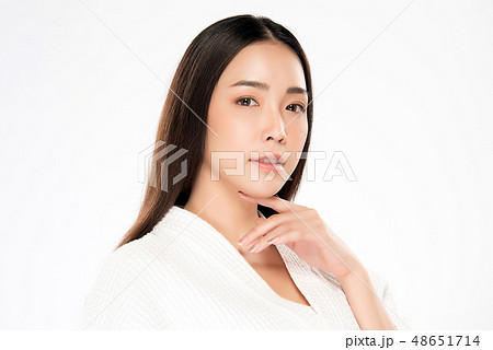 Beautiful Young asian Woman with Clean Fresh Skin 48651714