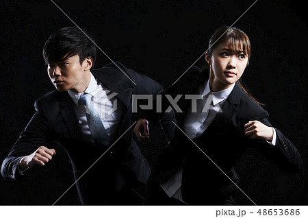 ビジネス　男女　黒バック 48653686