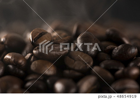 コーヒー豆 焙煎 48654919
