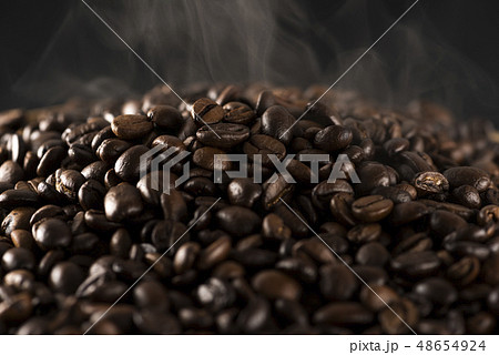 コーヒー豆 焙煎 48654924