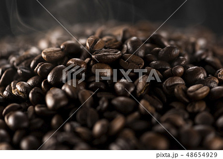 コーヒー豆 焙煎 48654929
