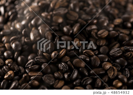コーヒー豆 焙煎 48654932