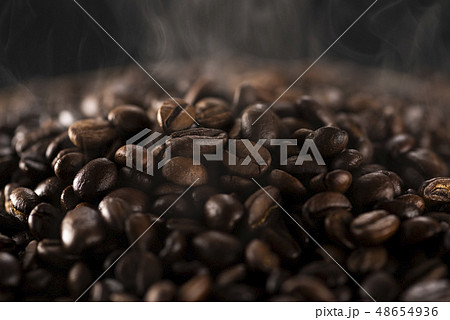 コーヒー豆 焙煎 48654936