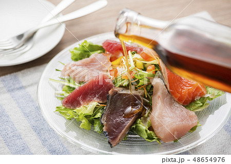 海鮮サラダに胡麻油 48654976