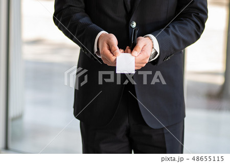 ビジネスシーン 名刺交換 ビジネスシーン 名刺交換 48655115