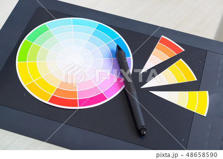 Colour wheel and graphic tablet Colour wheel and graphic tablet 48658590