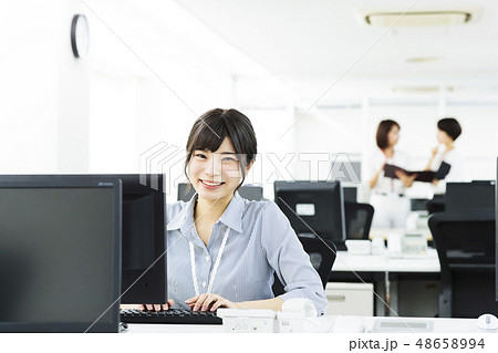 ビジネス オフィス パソコン ビジネスウーマン インターン ビジネス オフィス パソコン ビジネスウーマン インターン 48658994