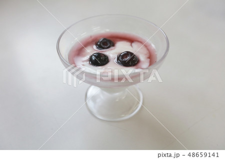 berry with cream and small meringues mess 48659141