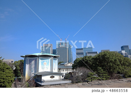 皇居東御苑 宮内庁楽部桃華楽堂(高台から) 皇居東御苑 宮内庁楽部桃華楽堂(高台から) 48663558