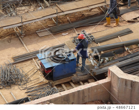 Working at the steel bar bending yard 48667121