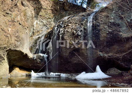 冬の月待ちの滝 冬の月待ちの滝 48667892