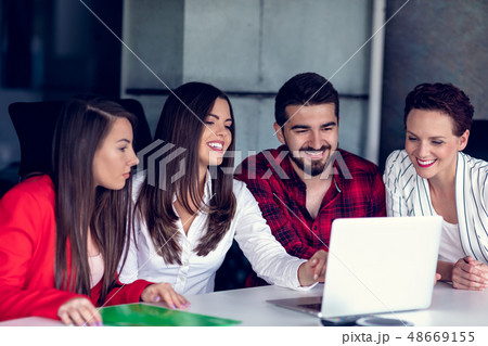 Start Up Team Of Freelancers In The Office Planning Start Up Team Of Freelancers In The Office Planning 48669155