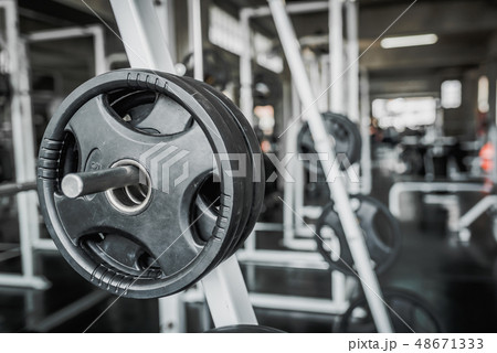 Weight plates on barbell 48671333