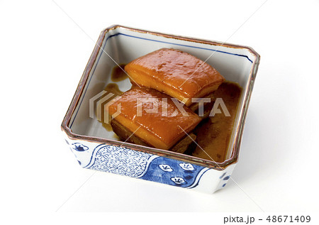 沖縄の郷土料理　ラフテー（豚肉の角煮） 48671409