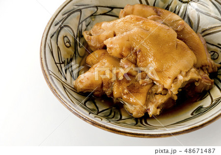 沖縄料理 てびち（豚足の煮付け） 48671487