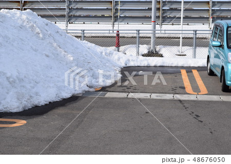 除雪した駐車場 除雪した駐車場 48676050