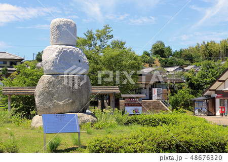 近鉄飛鳥駅前とモニュメント 近鉄飛鳥駅前とモニュメント 48676320
