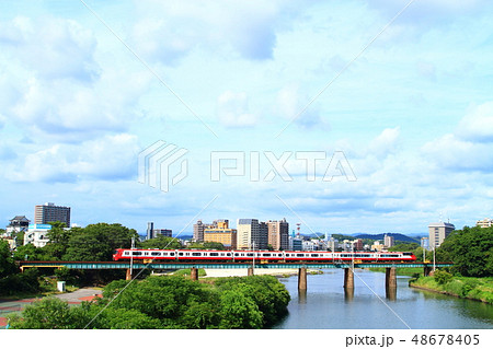 岡崎市　都市風景　岡崎市内を走行する名鉄電車 48678405