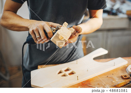 The carpenter works with a tree 48681081