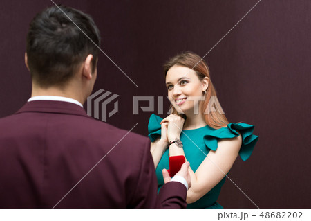 The girl looks in love with a man. 48682202