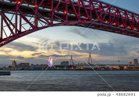 【大阪港】港大橋の夕景 48682691