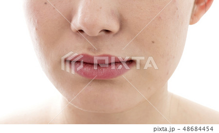 口紅のクローズアップ 若い女性のビューティーイメージ 口紅のクローズアップ 若い女性のビューティーイメージ 48684454