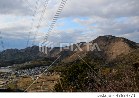 ふるさと兵庫50山 高御位山 小高御位山辺りより 豆崎登山口からの縦走路を遠望する ふるさと兵庫50山 高御位山 小高御位山辺りより 豆崎登山口からの縦走路を遠望する 48684771