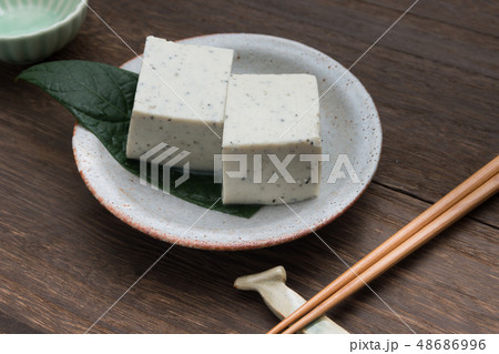 ごま豆腐の冷や奴 48686996