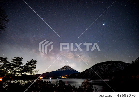 天の川 富士山 【山梨県】 天の川 富士山 【山梨県】 48688076