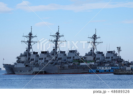横須賀基地に停泊するアーレイ・バーク級ミサイル駆逐艦 48689326